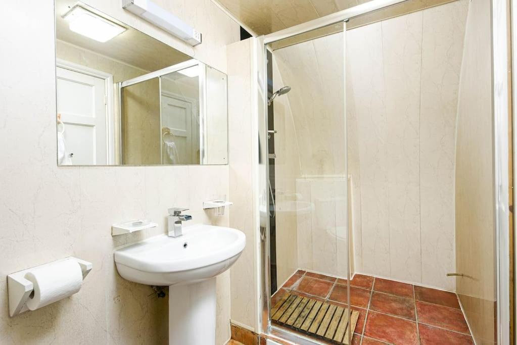 Unique 1 Bedroom Apartment-Bath Extérieur photo